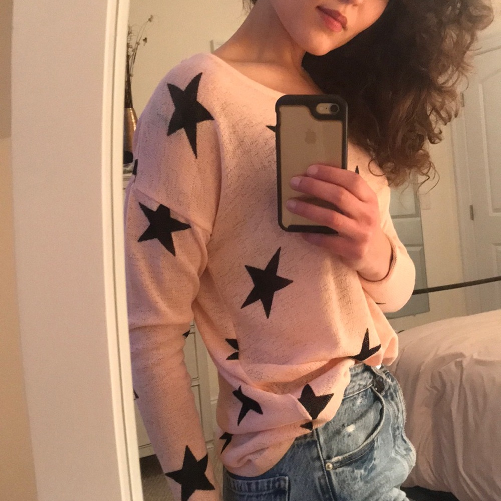 Soft pink easy-fit top decorated with 🌟